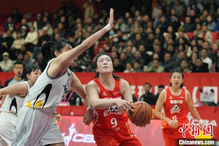 四川女篮力克江苏队 大比分20挺进半决赛