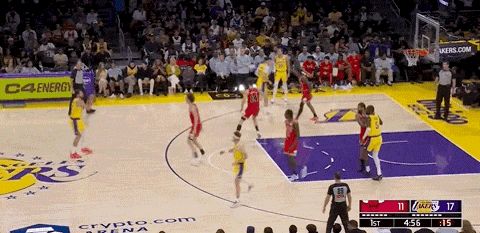 东契奇51分率湖人屠牛冲三 约基奇三双助掘金逆