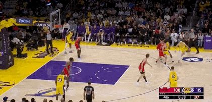 东契奇51分率湖人屠牛冲三 约基奇三双助掘金逆