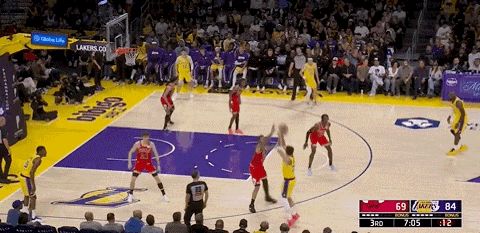 东契奇51分率湖人屠牛冲三 约基奇三双助掘金逆