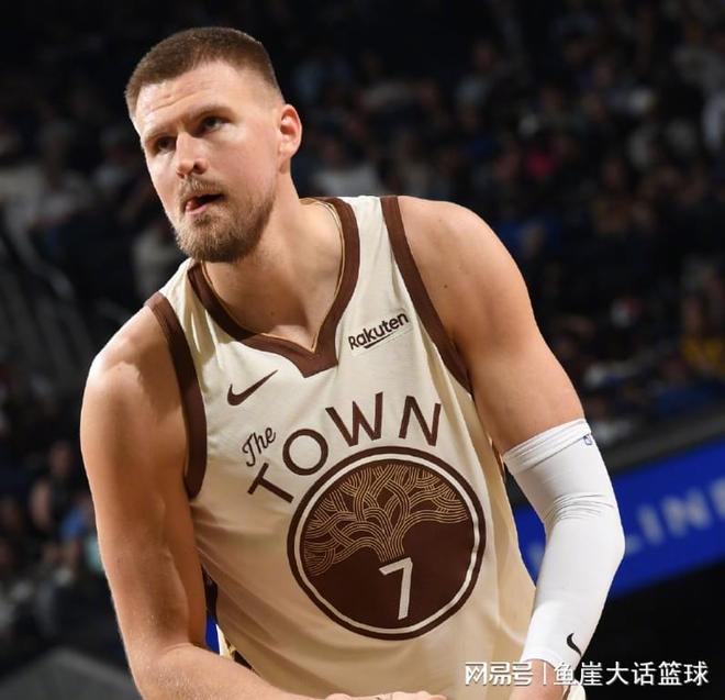 国王爆冷击败勇士，库里复出状态低迷